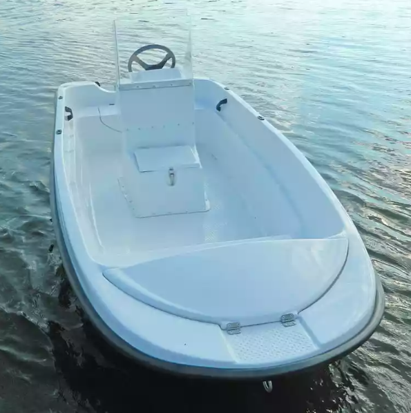 Стеклопластиковая лодка Пингвин с консолью (тримаран) в Перми