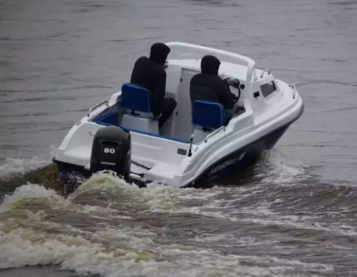 Комбинированный катер Neman-500 с каютой в Перми