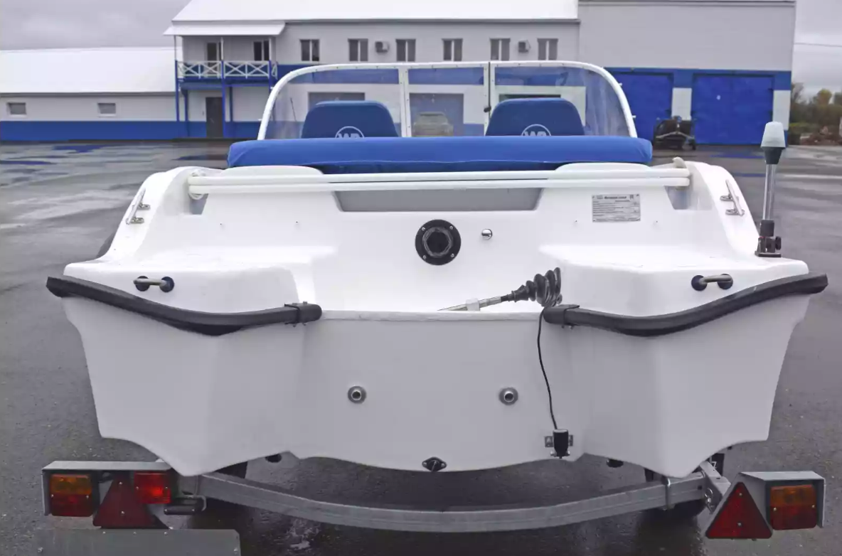 Стеклопластиковый катер Wyatboat-430DCМ (килевая) в Перми