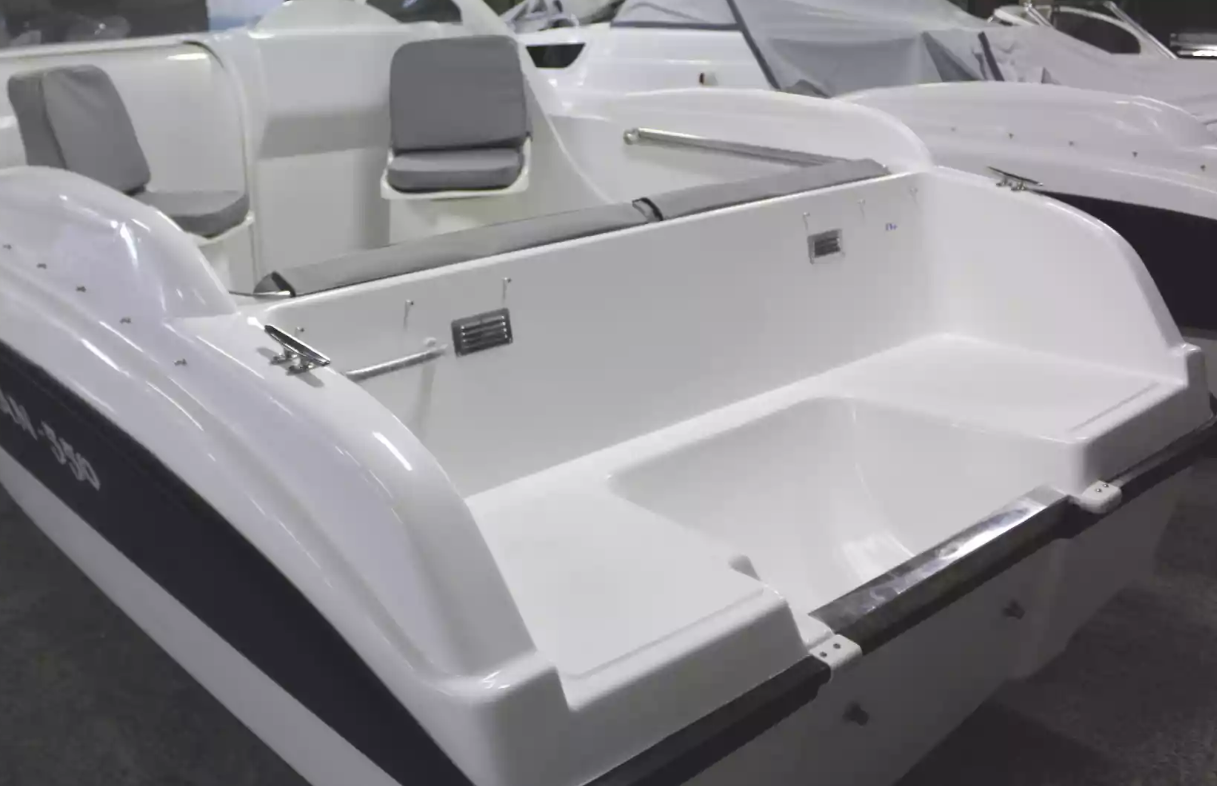 Стеклопластиковый катер Neman-550 с каютой в Перми