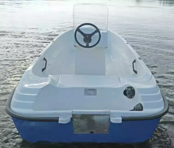 Стеклопластиковая лодка Пингвин с консолью (тримаран) в Перми
