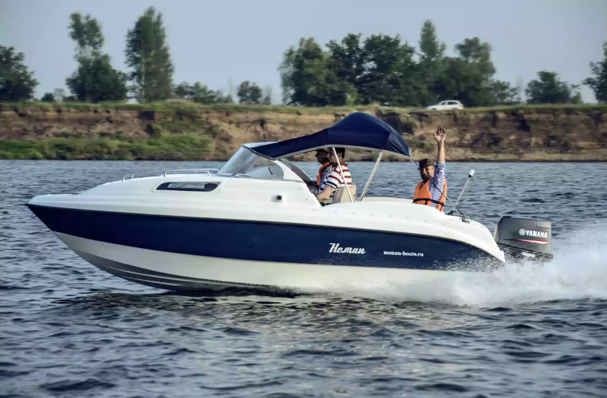 Стеклопластиковый катер Neman-550 с каютой в Перми