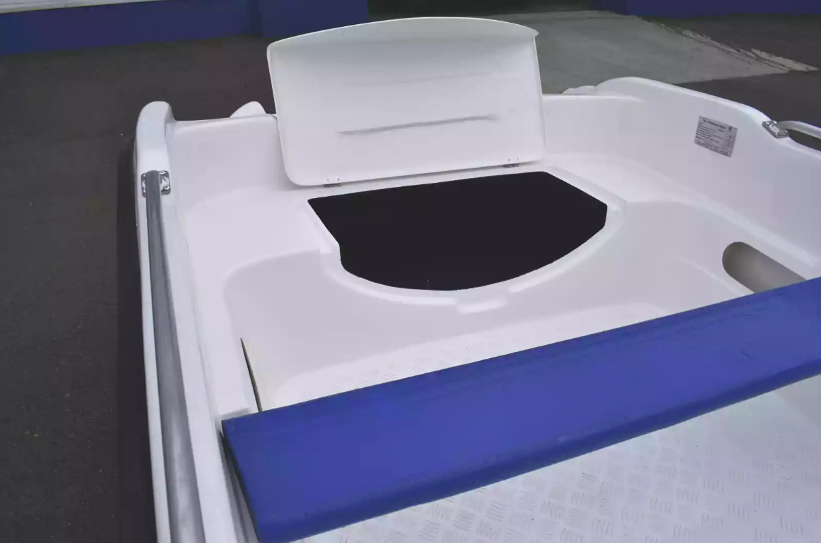 Стеклопластиковая лодка Пингвин New (тримаран) в Перми