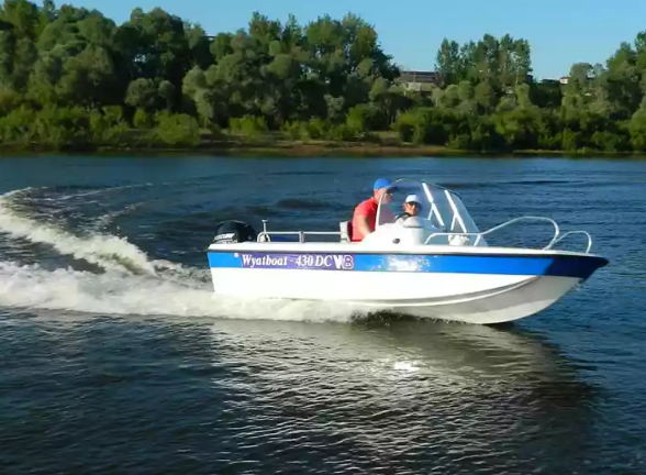Стеклопластиковый катер Wyatboat-430 DC (тримаран) в Перми