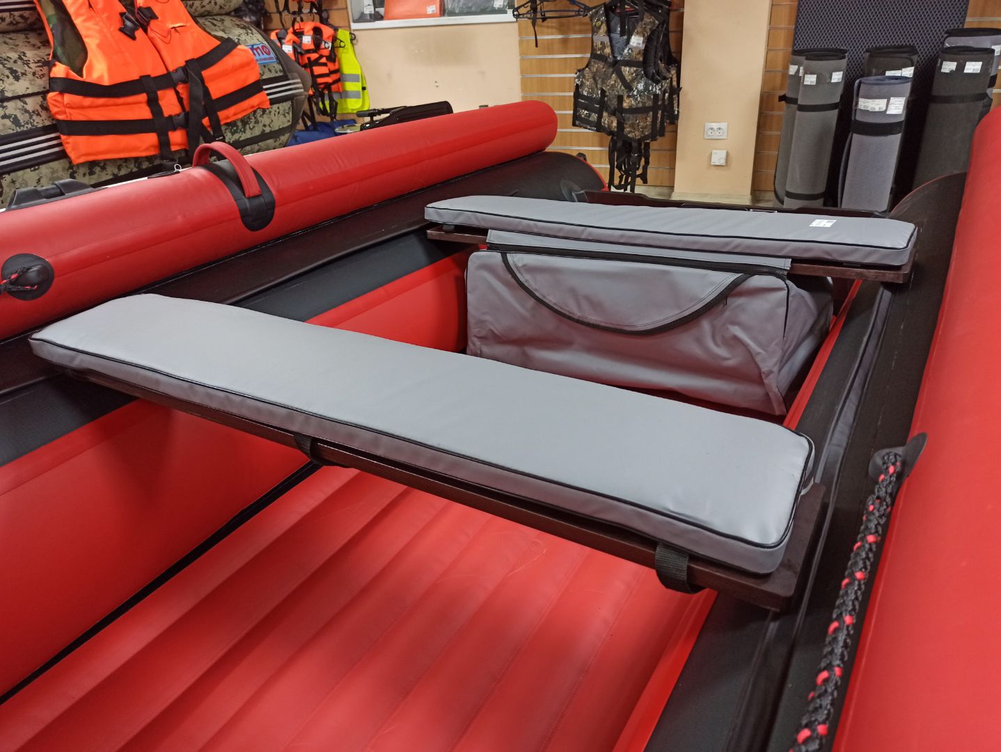 КОМПЛЕКТ МЯГКИХ НАКЛАДОК С СУМКОЙ ДЛЯ ЛОДОК 90Х20 СЕРЫЙ в Перми