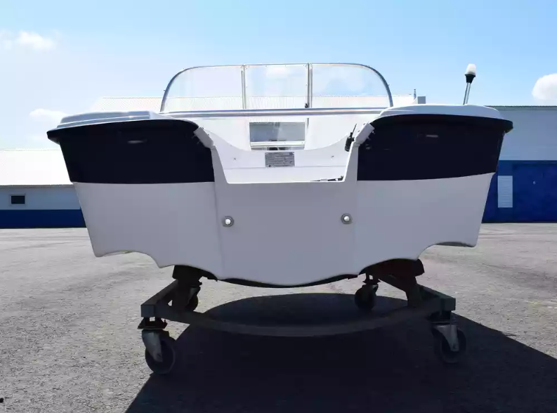 Стеклопластиковый катер Wyatboat-430 DC (тримаран) в Перми