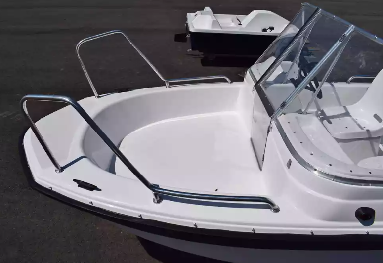 Стеклопластиковый катер Wyatboat-430 DC (тримаран) в Перми