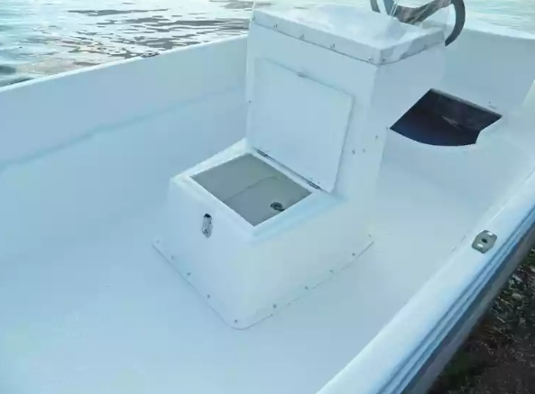Стеклопластиковая лодка Пингвин с консолью (тримаран) в Перми