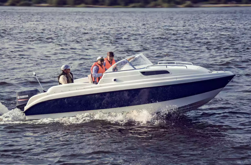 Стеклопластиковый катер Neman-550 с каютой в Перми