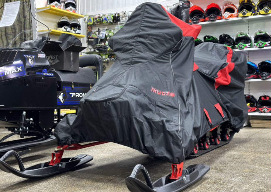 Чехол транспорт. снегохода IKUDZO HUNTER черно-красный Оксфорд ПРЕМИУМ качества с лого IKUDZO в Перми