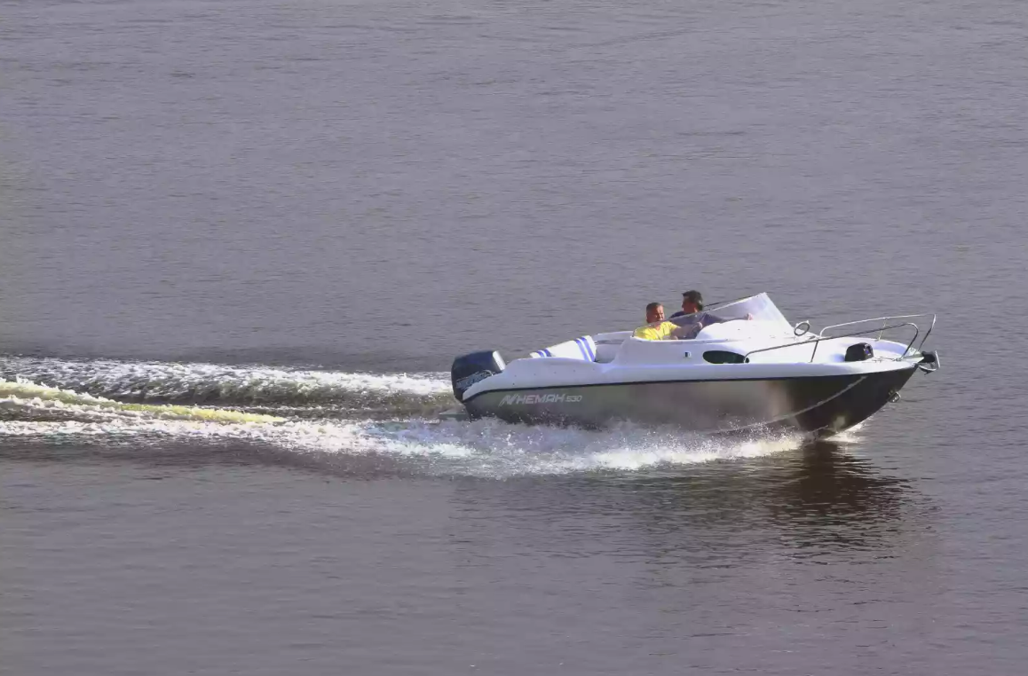 Комбинированный катер Neman-530 с каютой в Перми