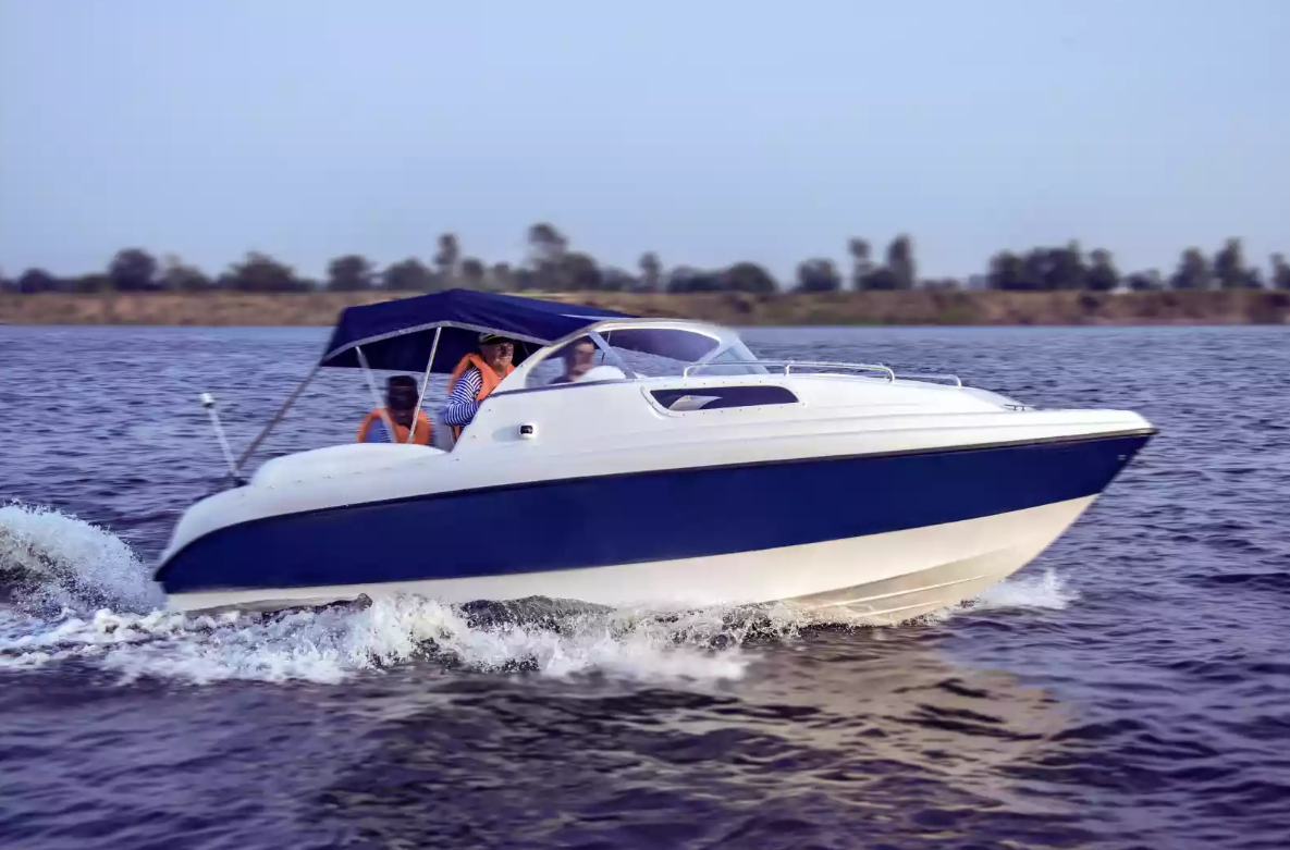 Стеклопластиковый катер Neman-550 с каютой в Перми