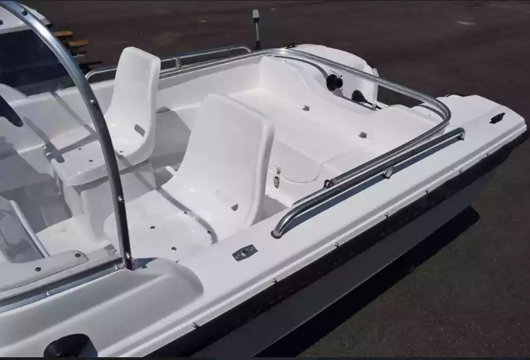 Стеклопластиковый катер Wyatboat-430 DC (тримаран) в Перми