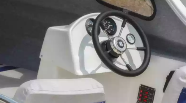 Стеклопластиковый катер Wyatboat-3 П (полурубка) в Перми