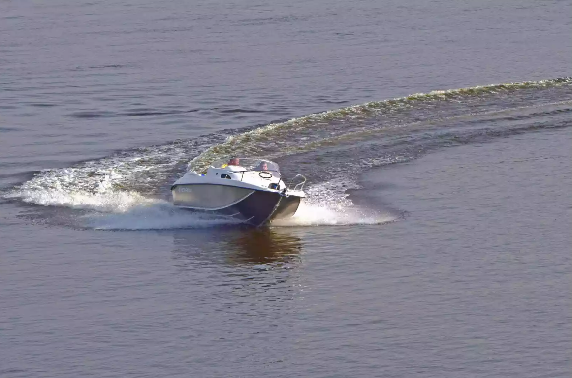 Комбинированный катер Neman-530 с каютой в Перми