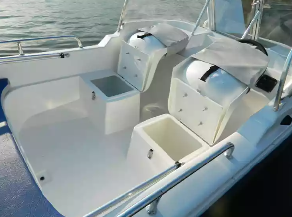 Стеклопластиковый катер Wyatboat-430 M (тримаран) в Перми Стеклопластиковый катер Wyatboat-430 M (тримаран) в Перми