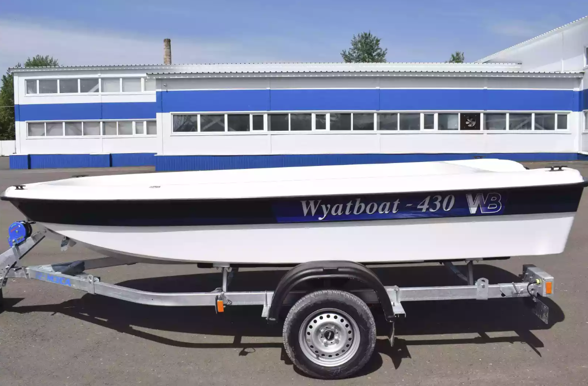 Стеклопластиковая лодка Wyatboat 430 тримаран в Перми