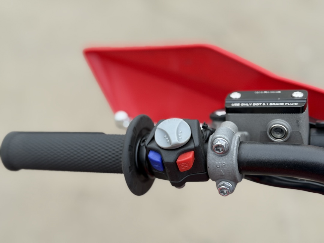 Кроссовый мотоцикл (эндуро) PROMAX WOLVERINE 302 2T EFI в Перми