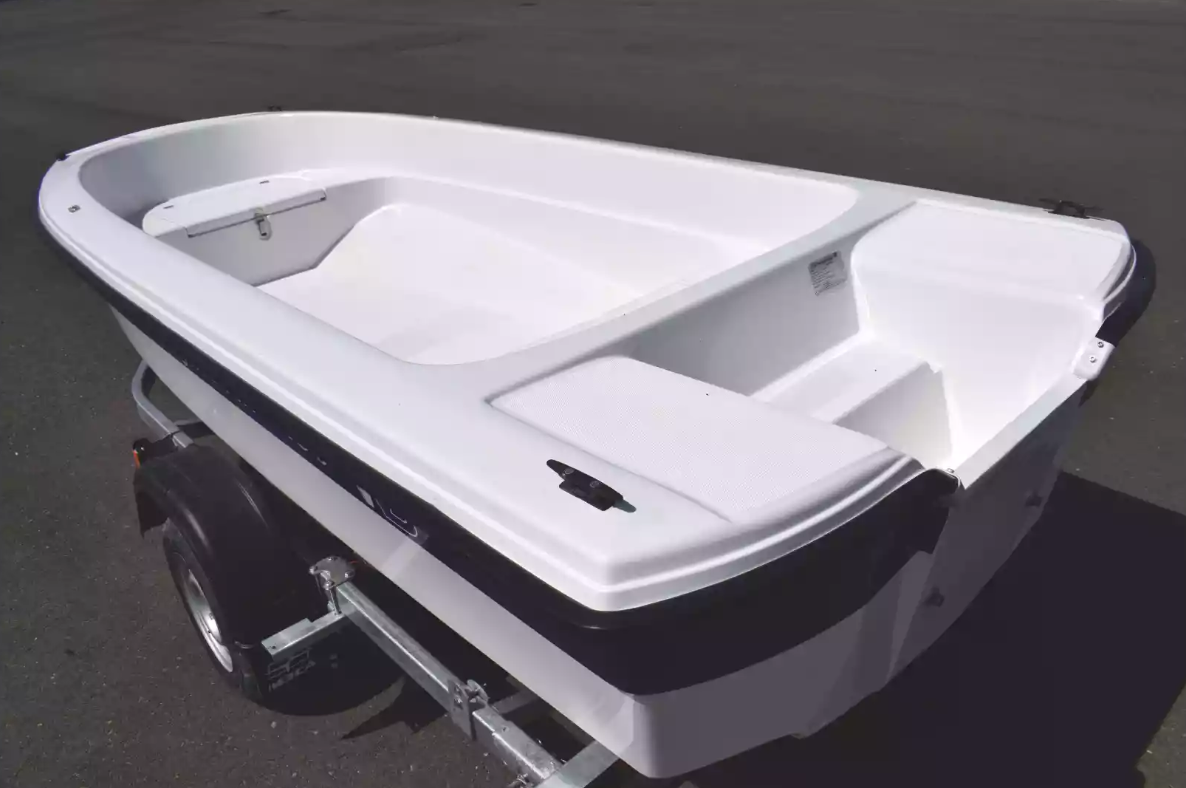 Стеклопластиковая лодка Wyatboat 430 тримаран в Перми